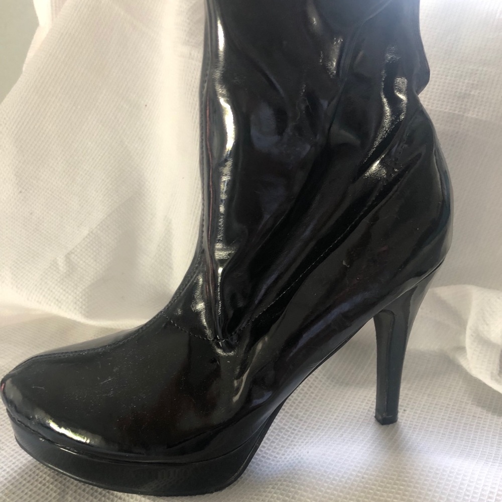 Platform boots-Size 7/8-Black